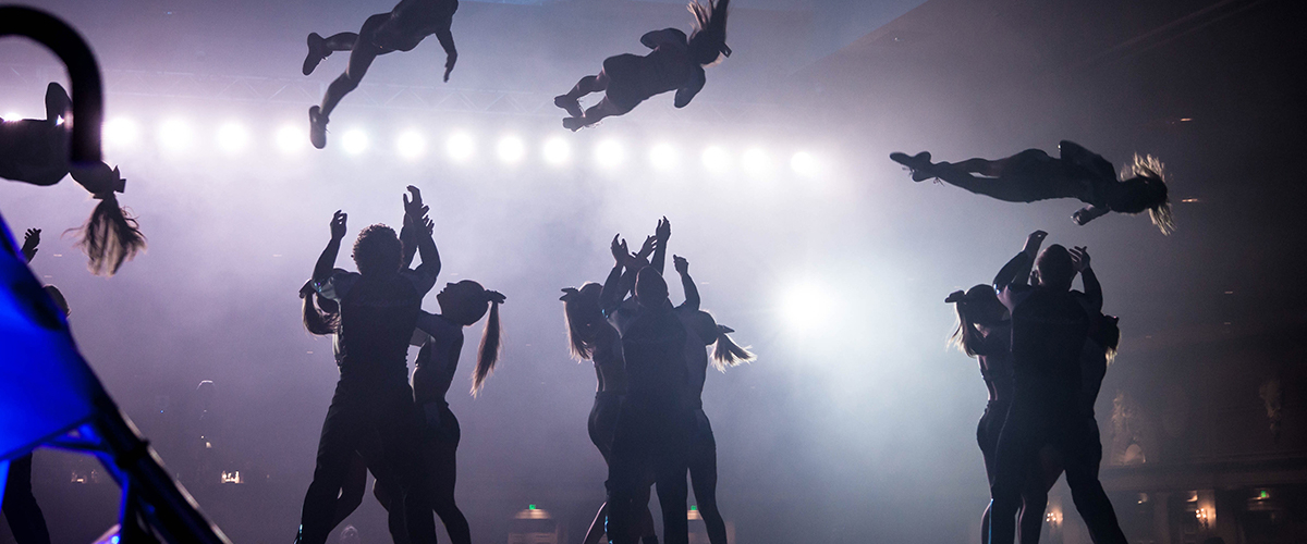 Cheerleaders in air 1200×600